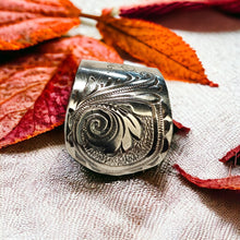 Load image into Gallery viewer, Art Nouveau spiral spoon ring - size N