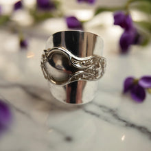 Load image into Gallery viewer, 1904 Antique Violet Sterling silver Spoon Ring - size R