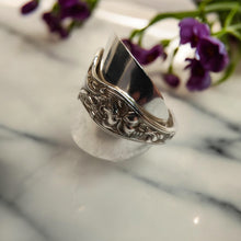 Load image into Gallery viewer, 1904 Antique Violet Sterling silver Spoon Ring - size R