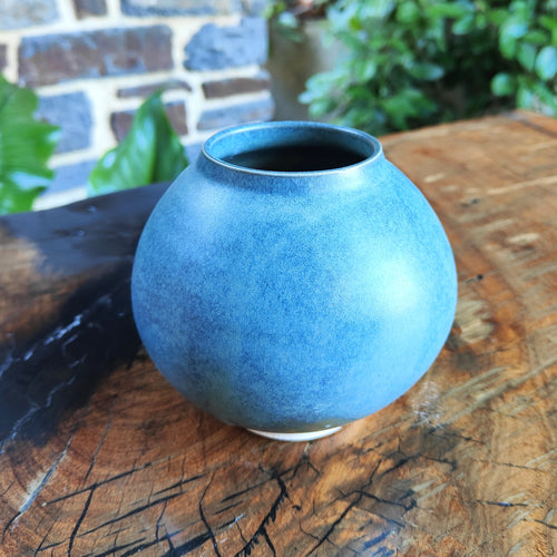 Small moon vase - Blue - Indigo Clay