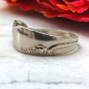 Vintage Sterling Silver Alvin Rose crest spoon ring