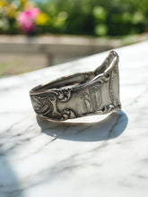 Load image into Gallery viewer, Vintage Sterling Silver Illinois Souvenir Spoon Ring - size Z++