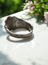 Load image into Gallery viewer, Vintage Sterling Silver Illinois Souvenir Spoon Ring - size Z++